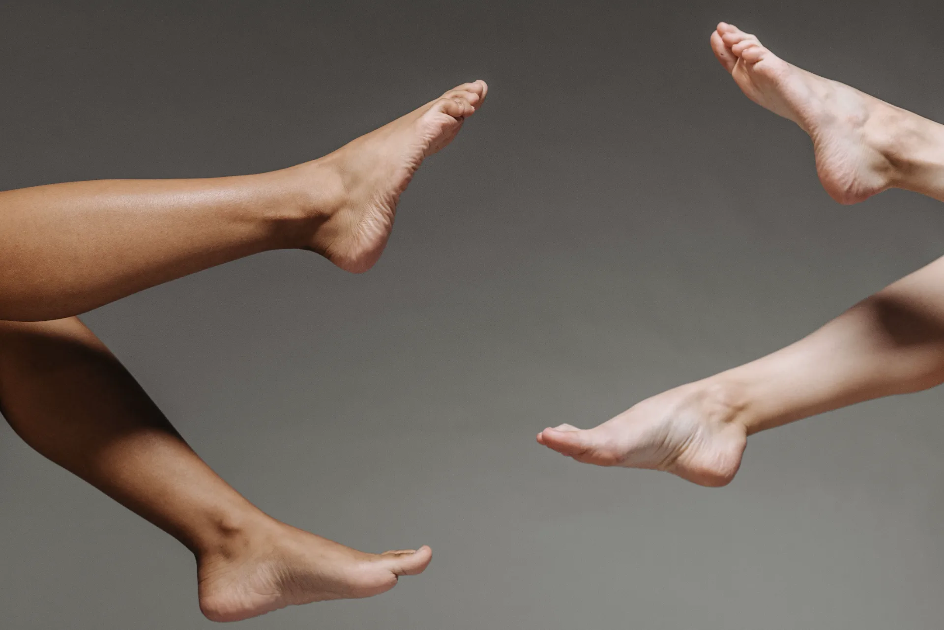 Jambes lourdes et sédentarité : pourquoi cette sensation peut-elle s’accentuer ?